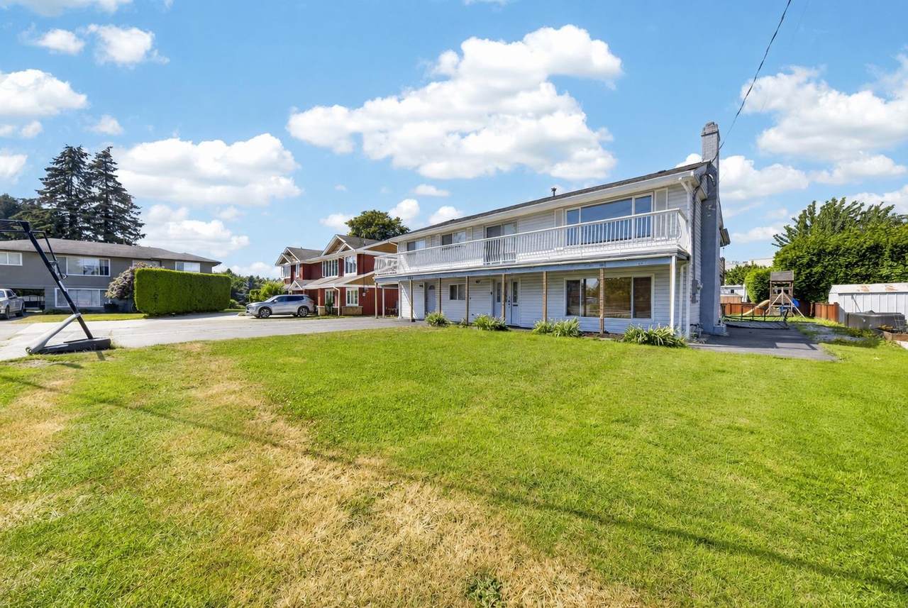 5031 44B Avenue - Photo 1