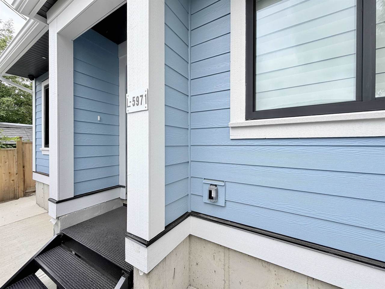 5971 Sperling Avenue - Photo 1