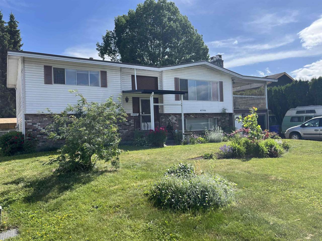 45946 Silver Avenue - Photo 1