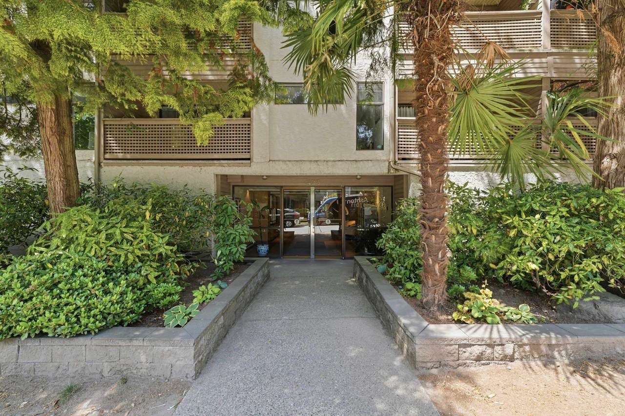 423 Agnes Street - Photo 1