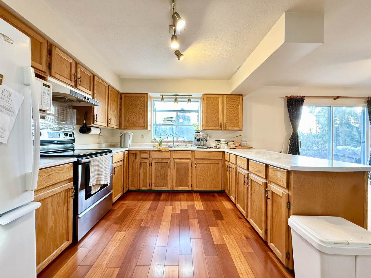 18572 76 Avenue - Photo 1