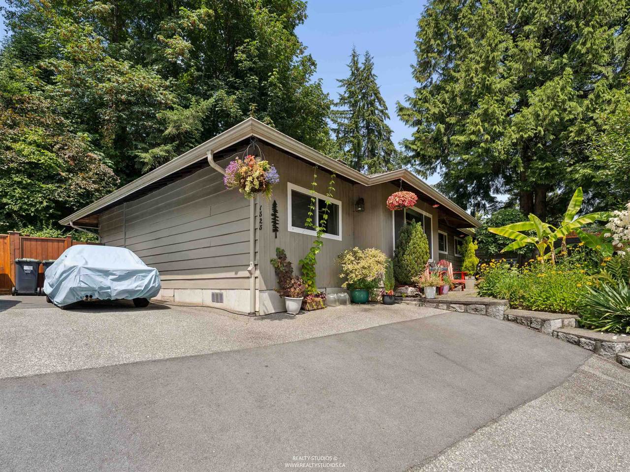 1525 Avonlynn Crescent - Photo 1