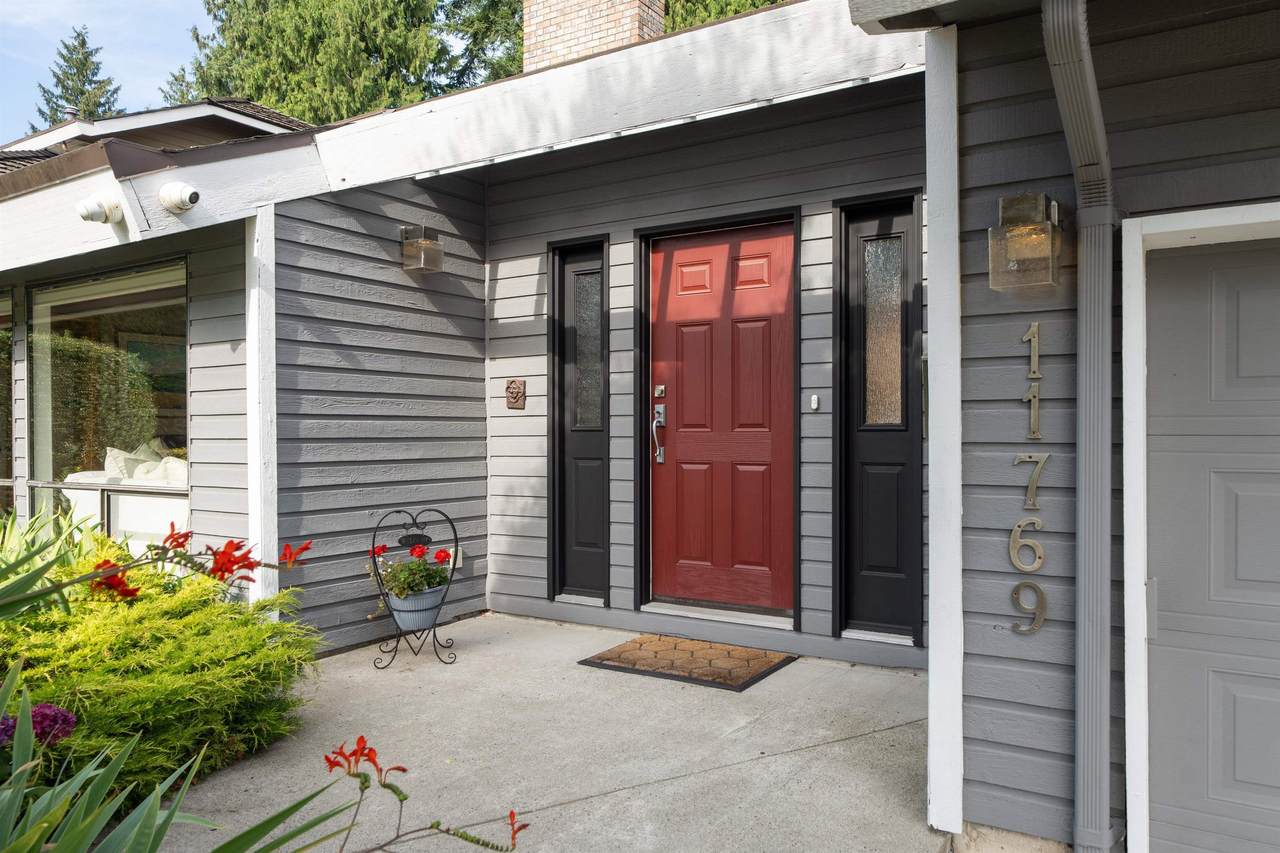 11769 Summit Crescent - Photo 1