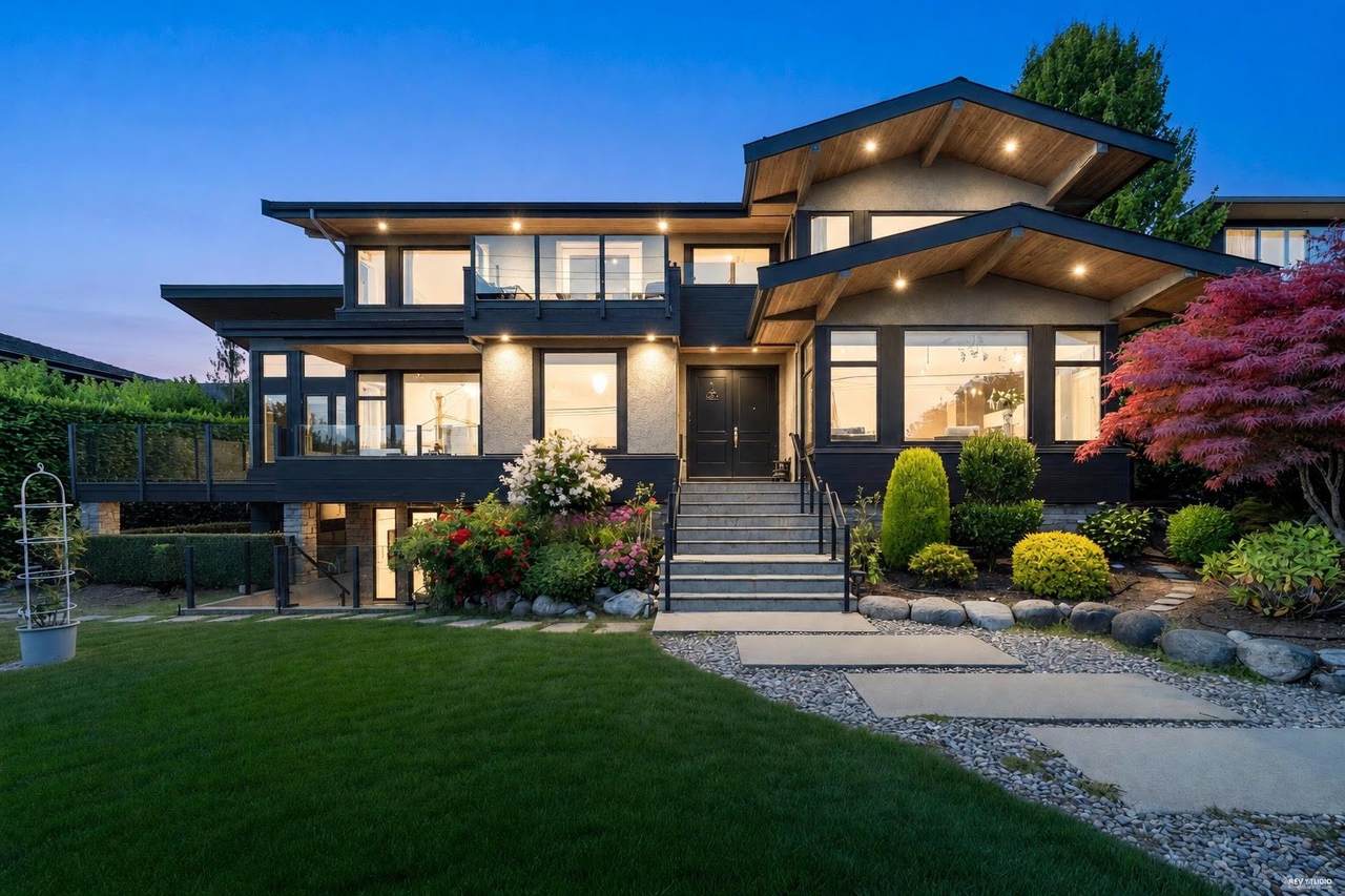 1139 Esquimalt Avenue - Photo 1