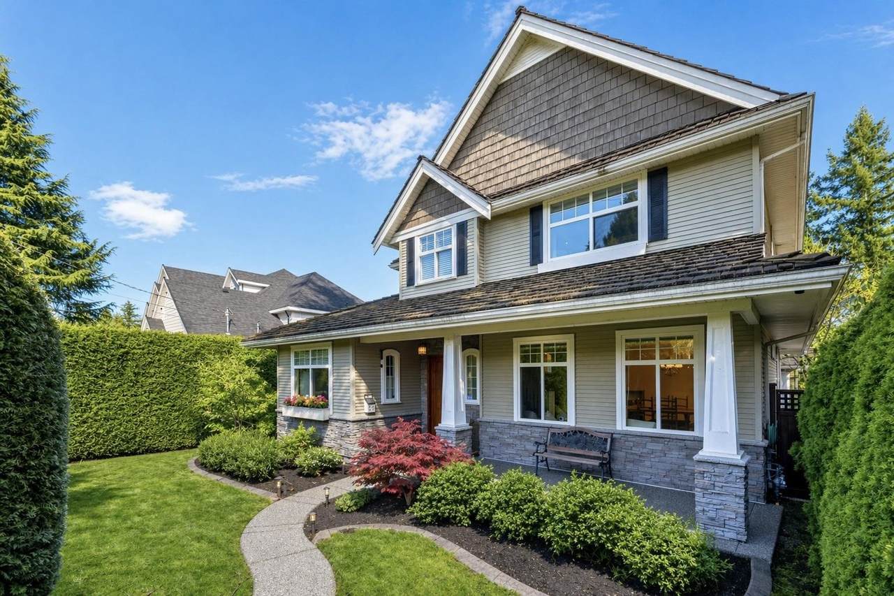 1930 140 Street - Photo 1