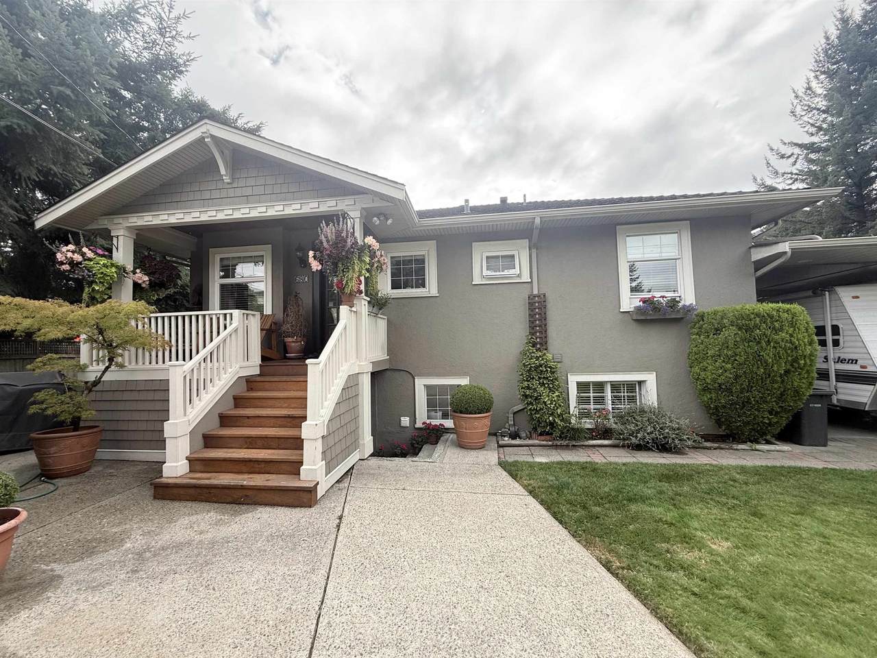 680 Thompson Avenue - Photo 1