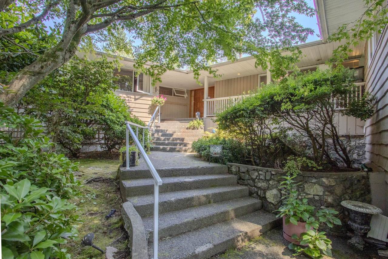 606 St Andrews Road - Photo 1