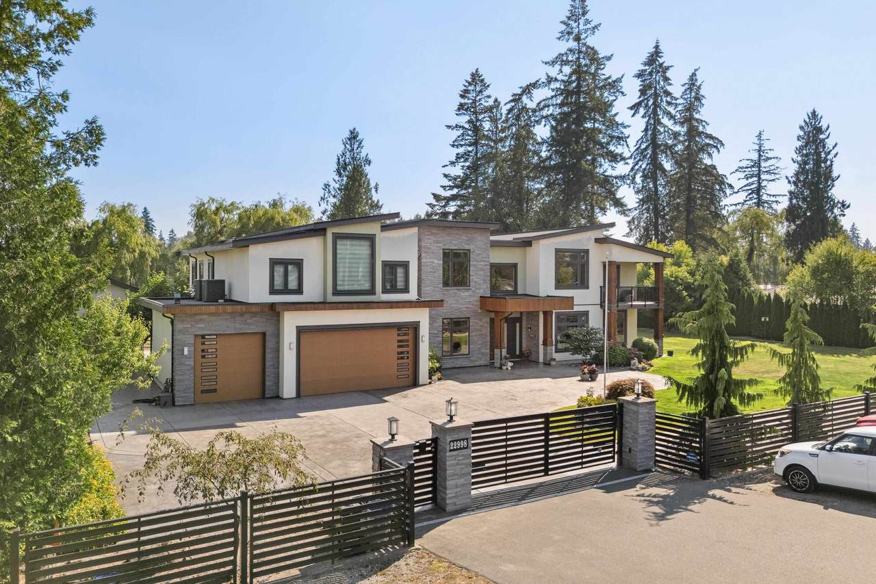 22998 74 Avenue - Photo 1