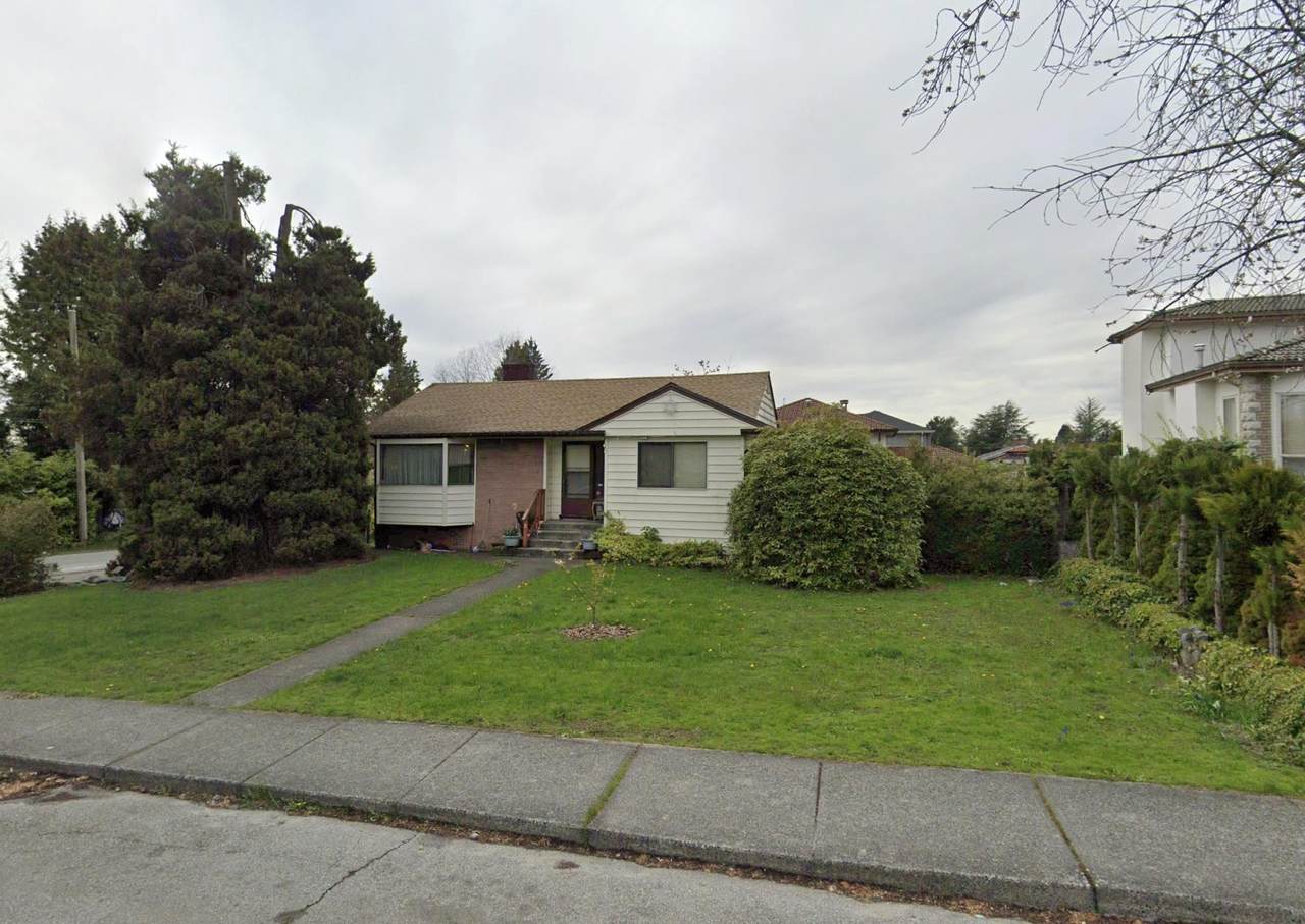 7187 Willingdon Avenue - Photo 1