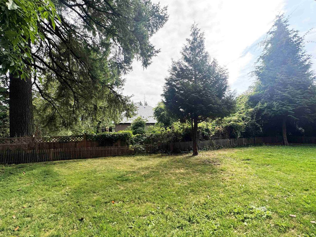 14000 Wellington Crescent - Photo 1