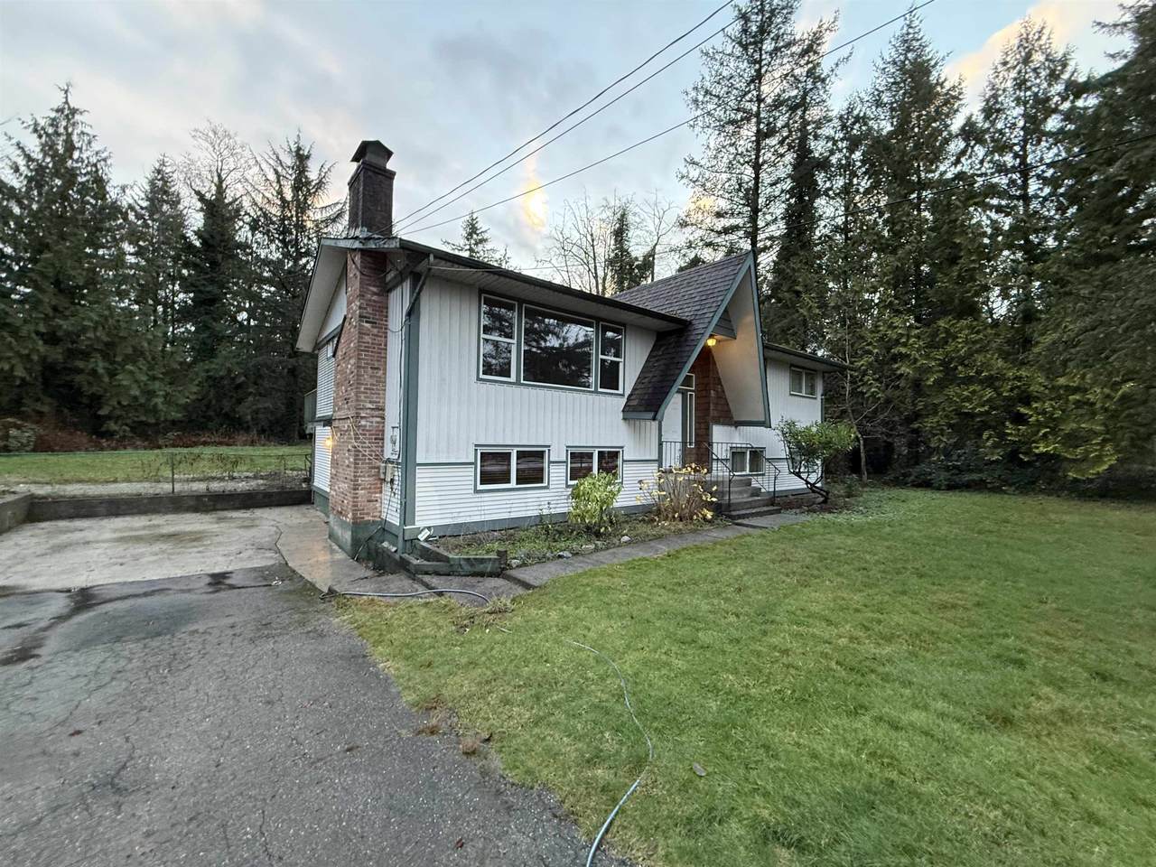 19371 76 Avenue - Photo 1