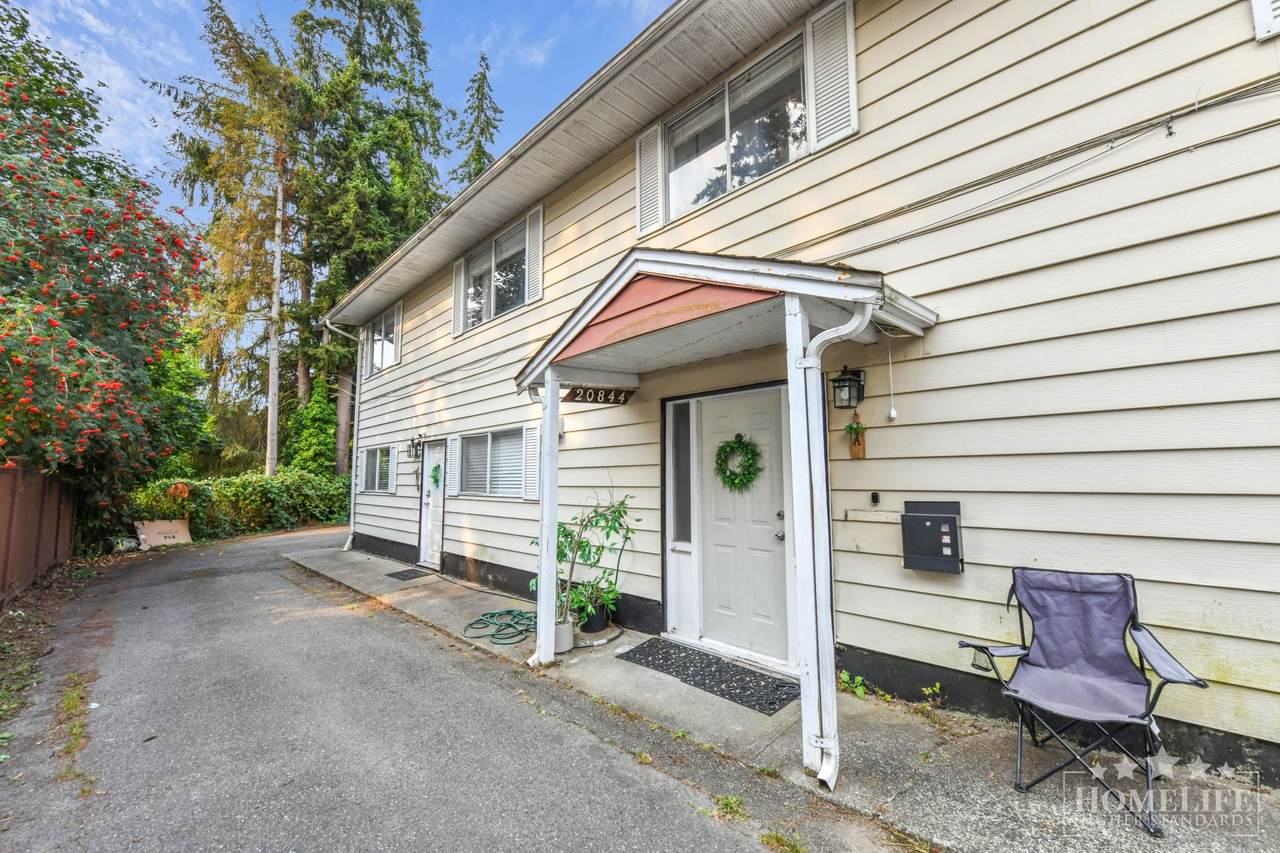 20844 Douglas Crescent - Photo 1