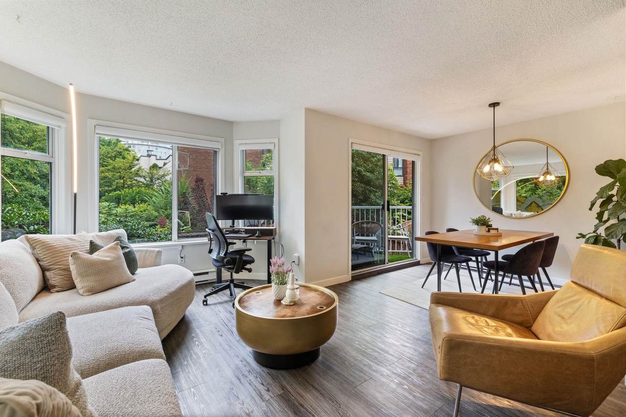 1147 Nelson Street - Photo 1