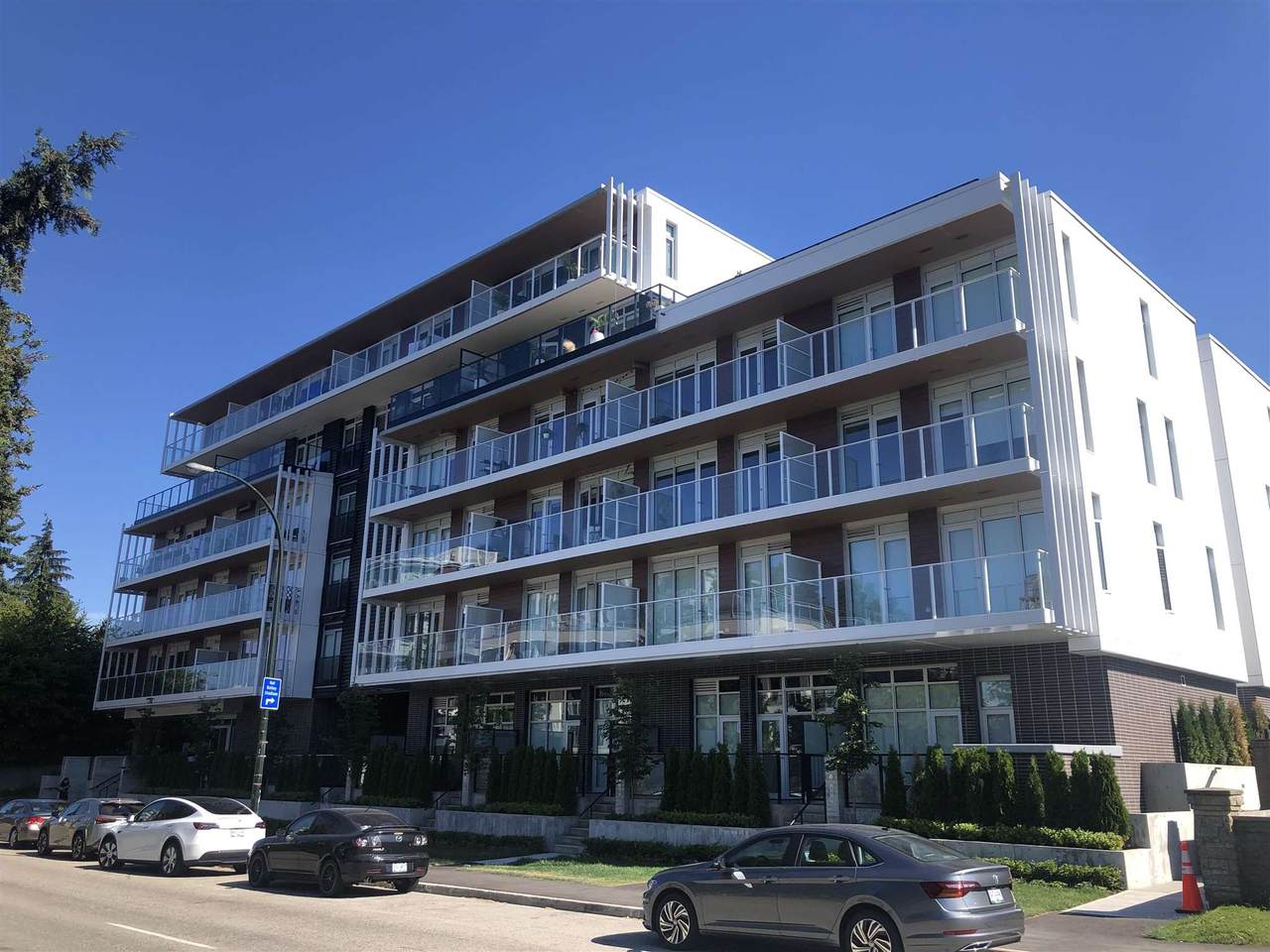 528 King Edward Avenue - Photo 1
