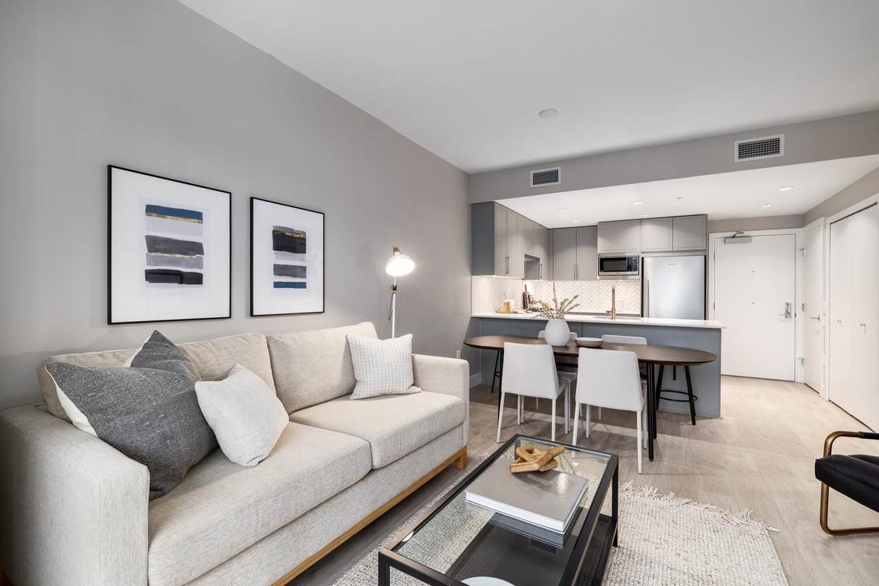 2435 Kingsway - Photo 1