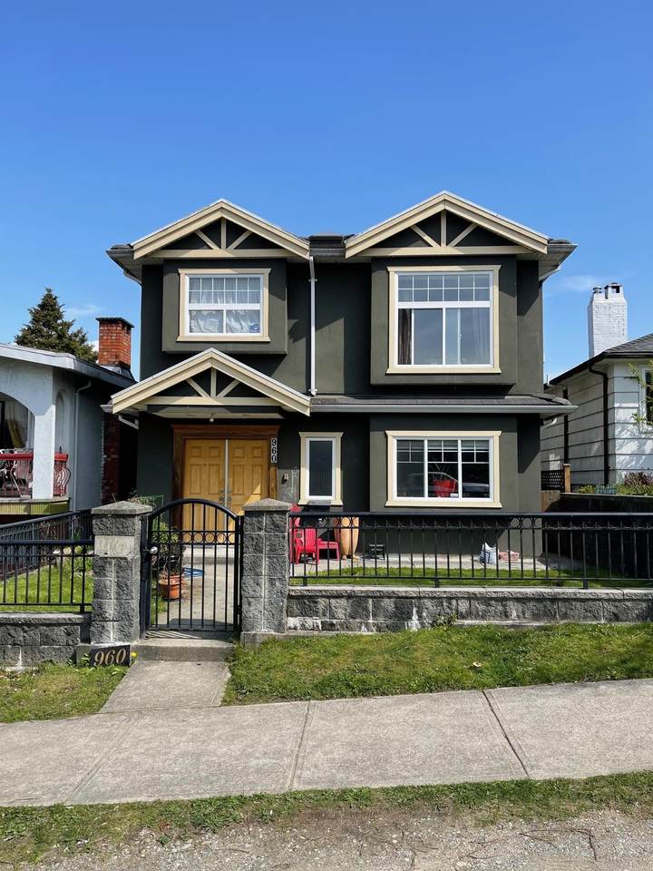 960 Nootka Street - Photo 1