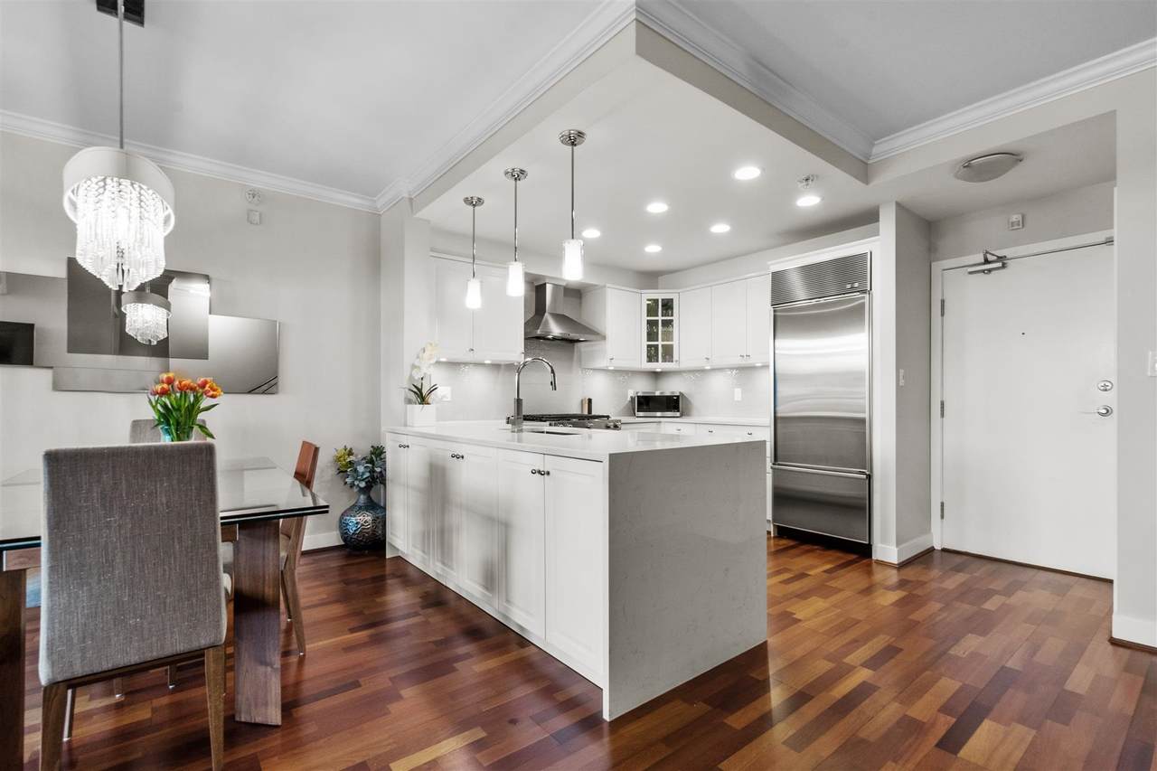 1039 Marinaside Crescent - Photo 1