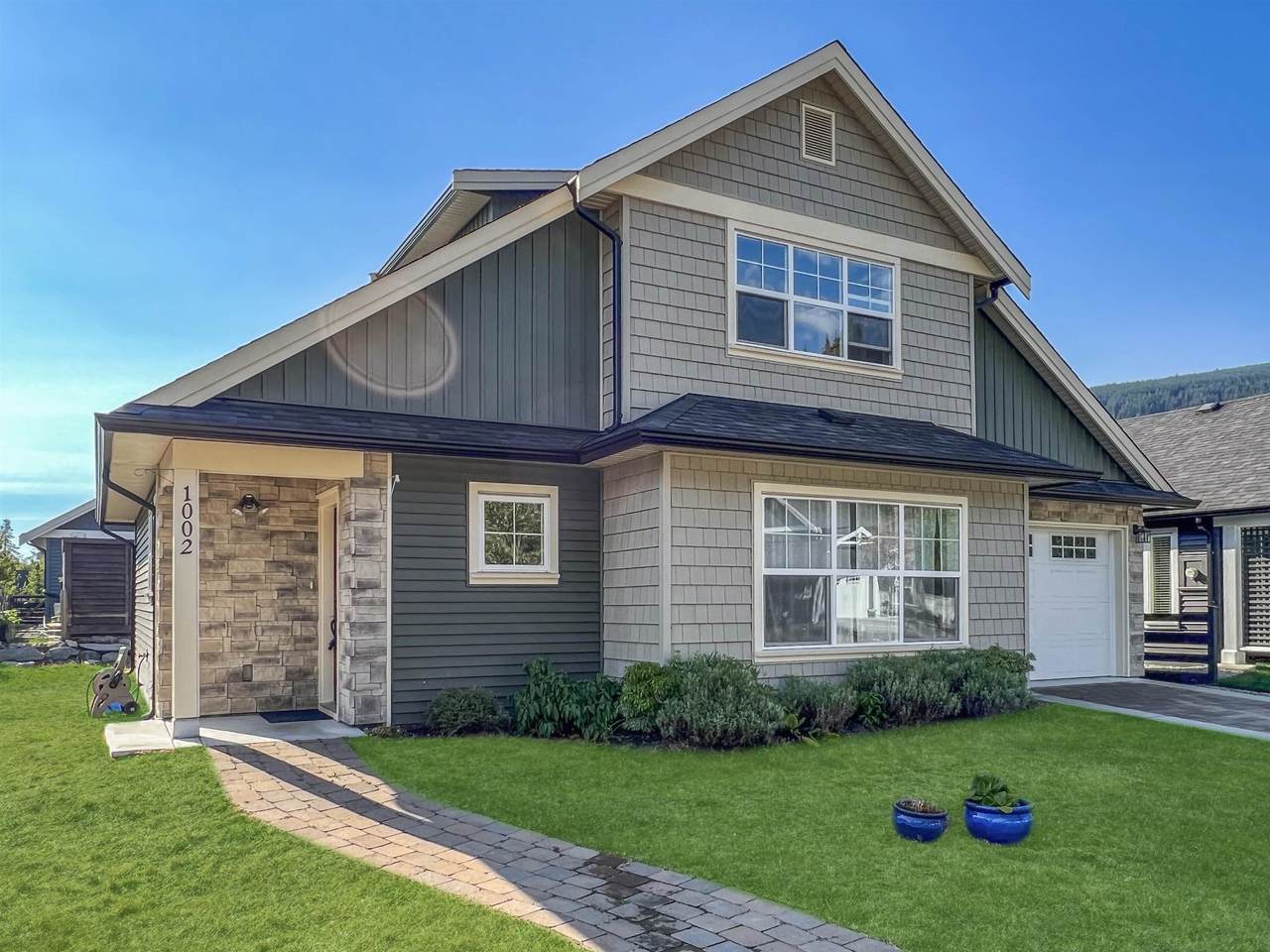 1002 Goddard Road - Photo 1