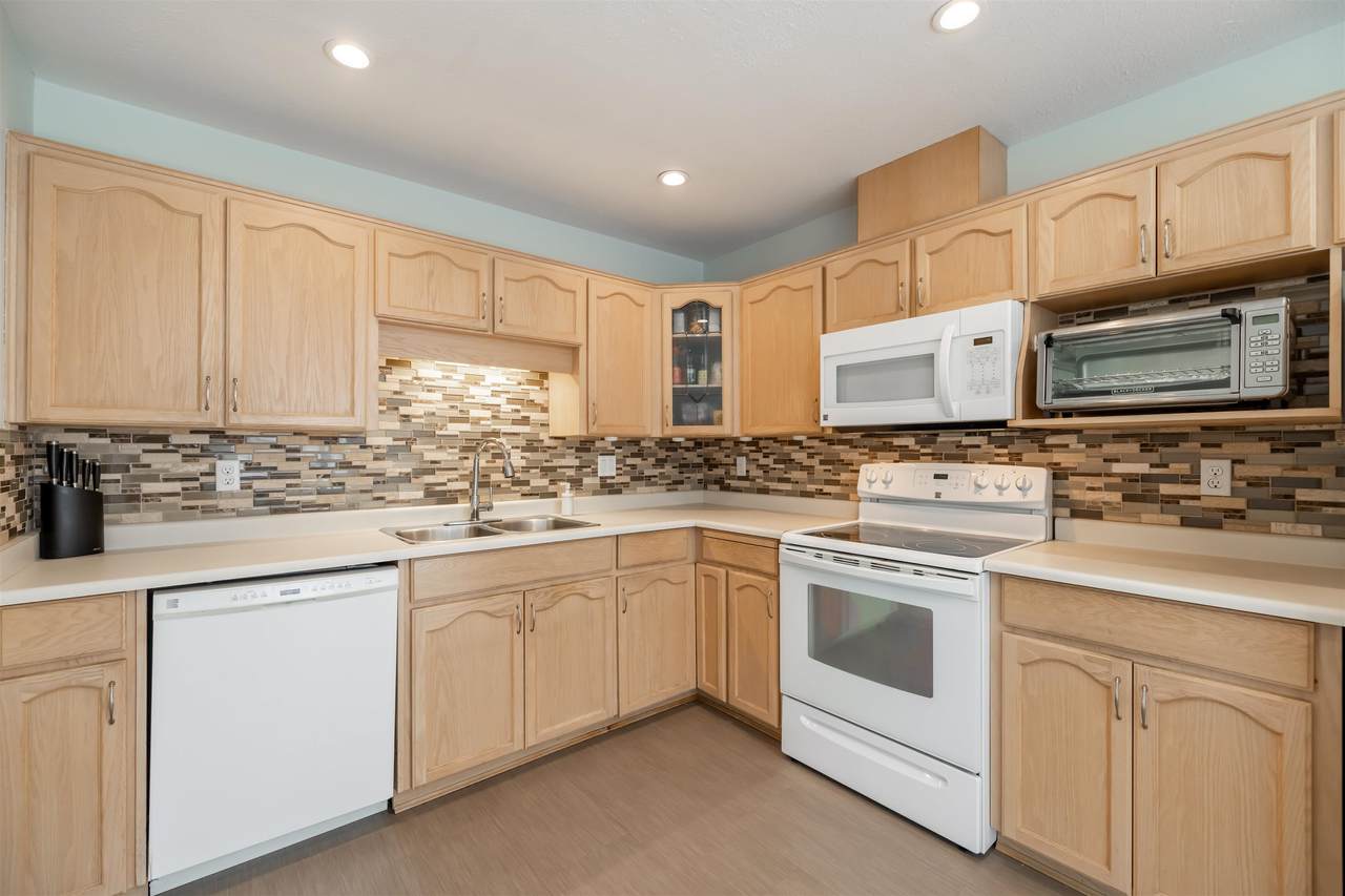 19645 64 Avenue - Photo 1