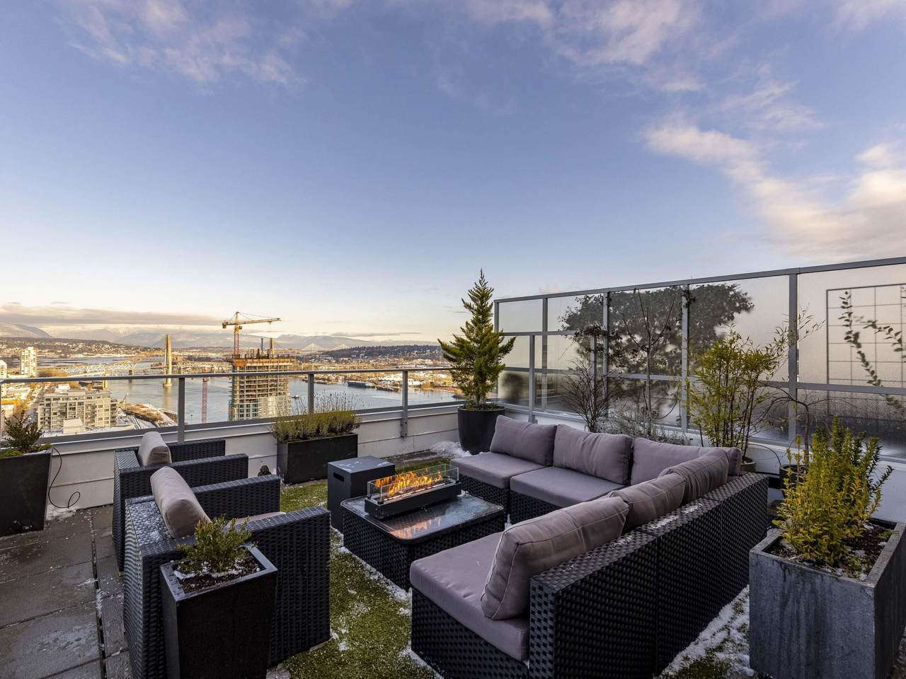 908 Quayside Drive - Photo 1