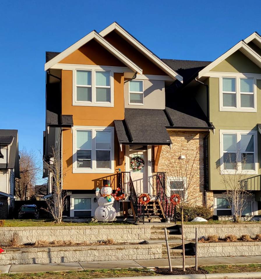 45455 Spadina Avenue - Photo 1