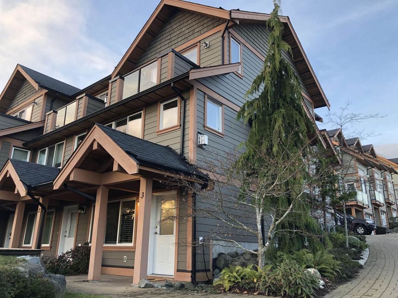728 Gibsons Way - Photo 1