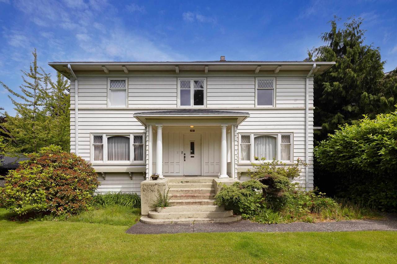 1121 16th Avenue - Photo 1
