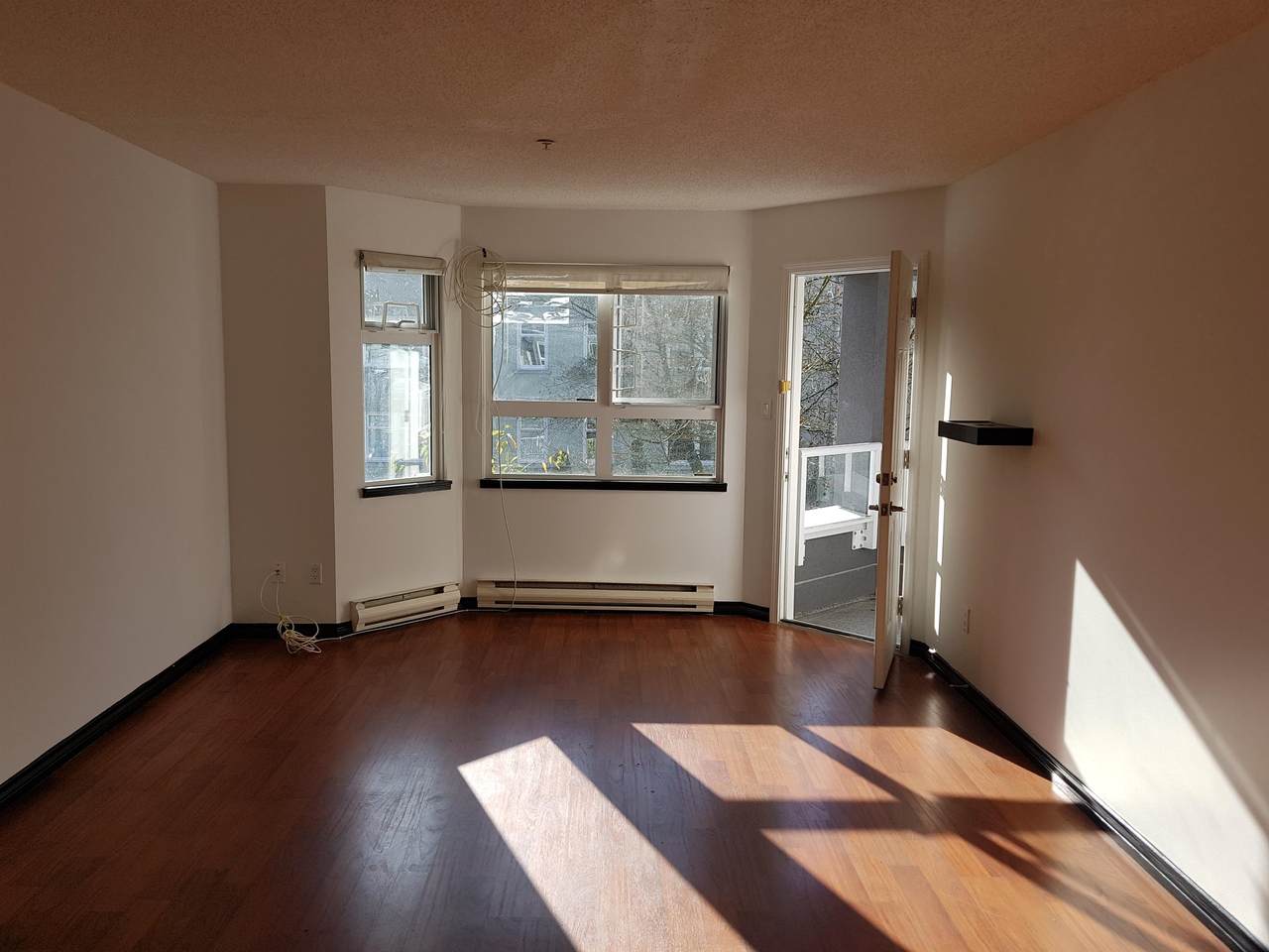921 Thurlow Street - Photo 1