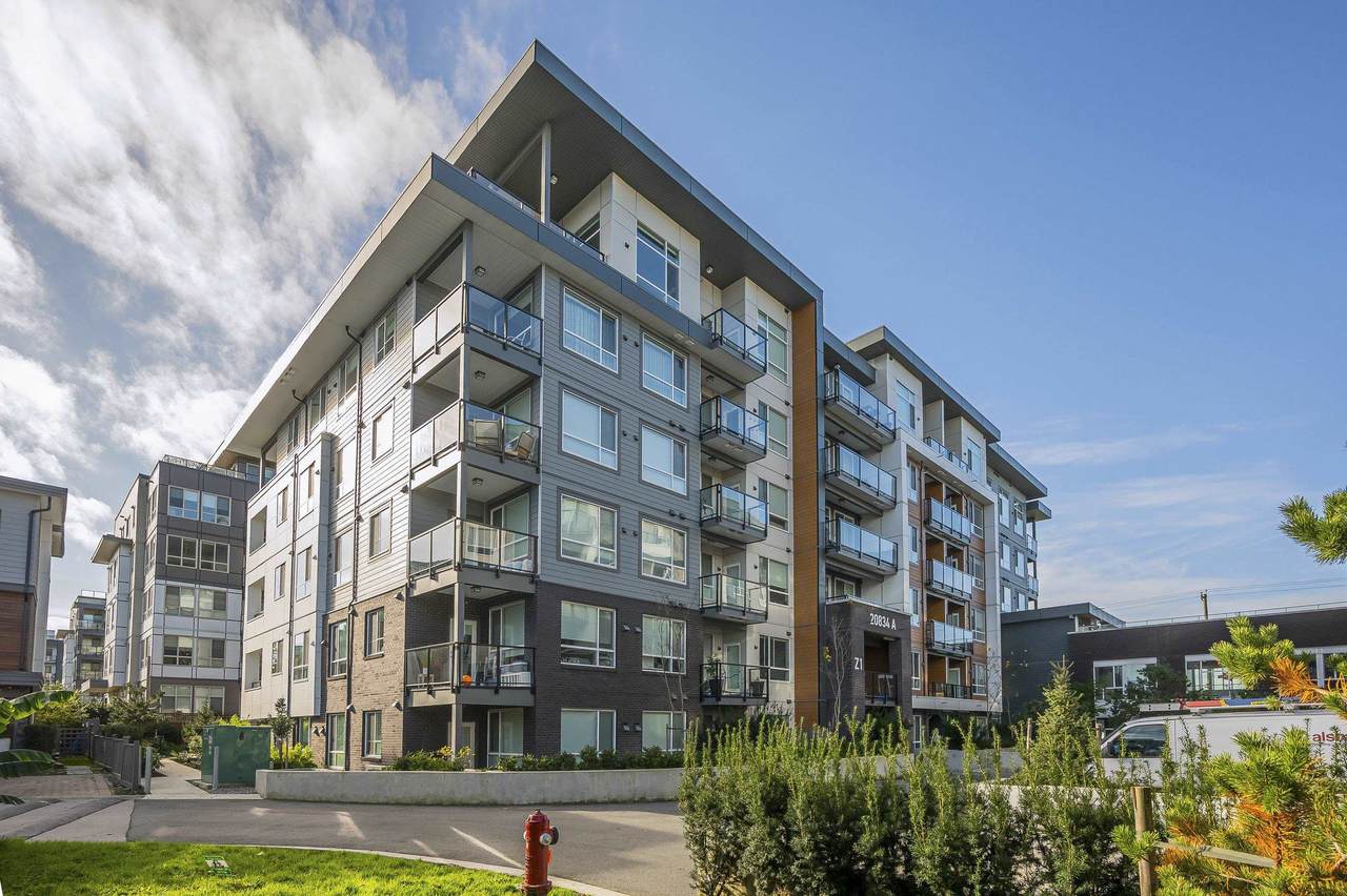 20834 80 Avenue - Photo 1