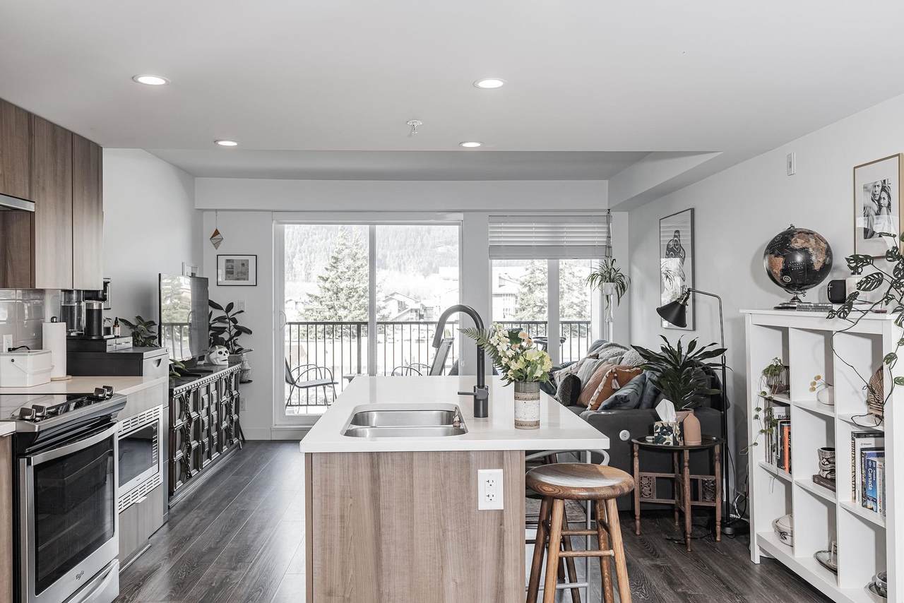 1365 Pemberton Avenue - Photo 1