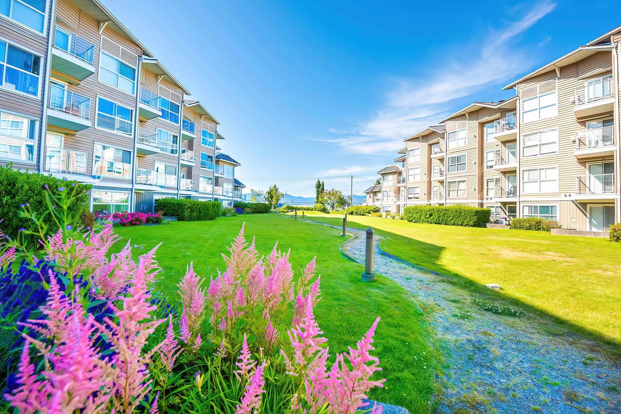 5880 Dover Crescent - Photo 1