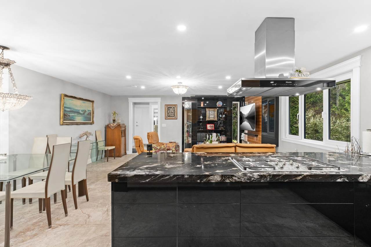 1162 Chartwell Crescent - Photo 1