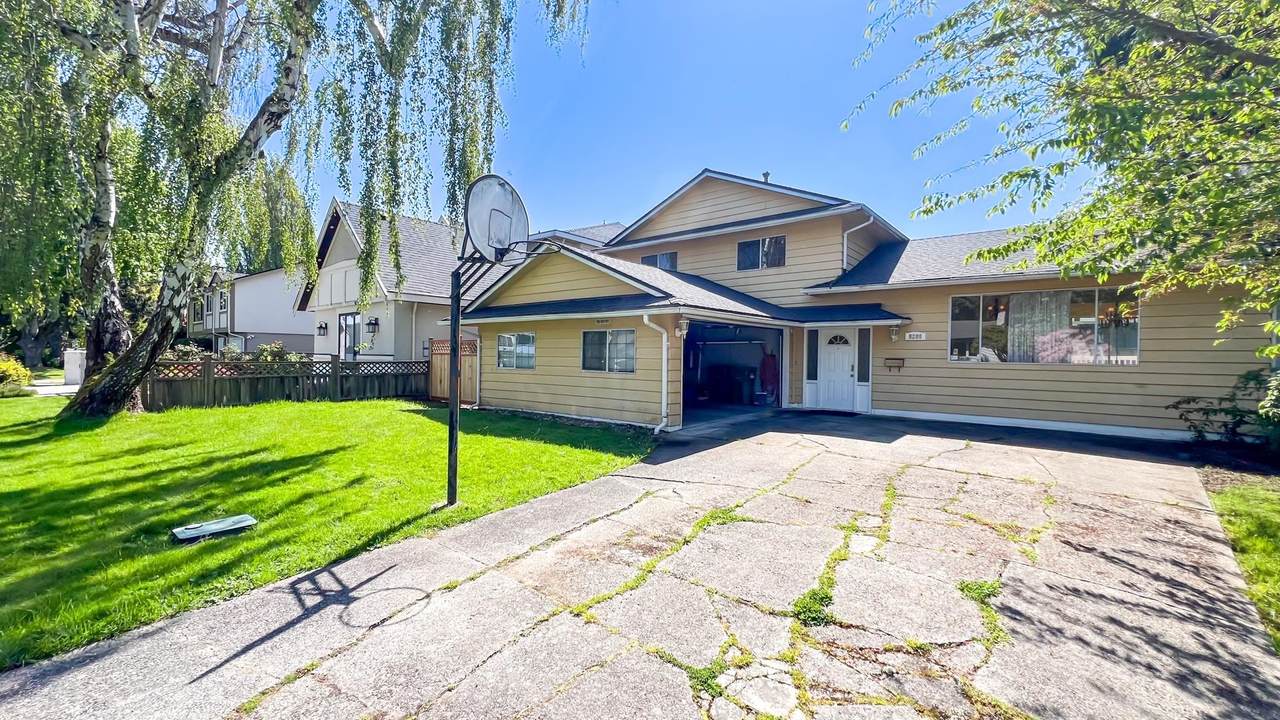 8200 Rosebank Crescent - Photo 1