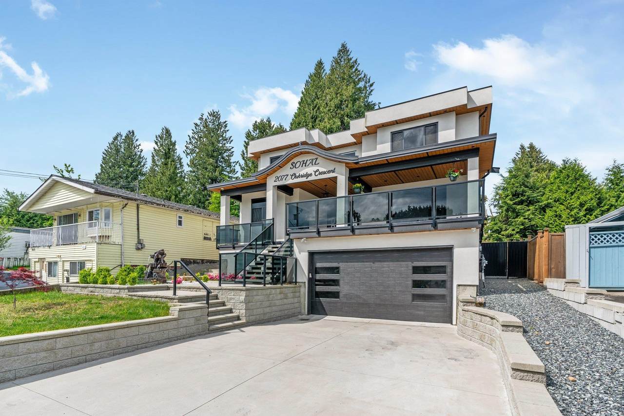2077 Oakridge Crescent - Photo 1