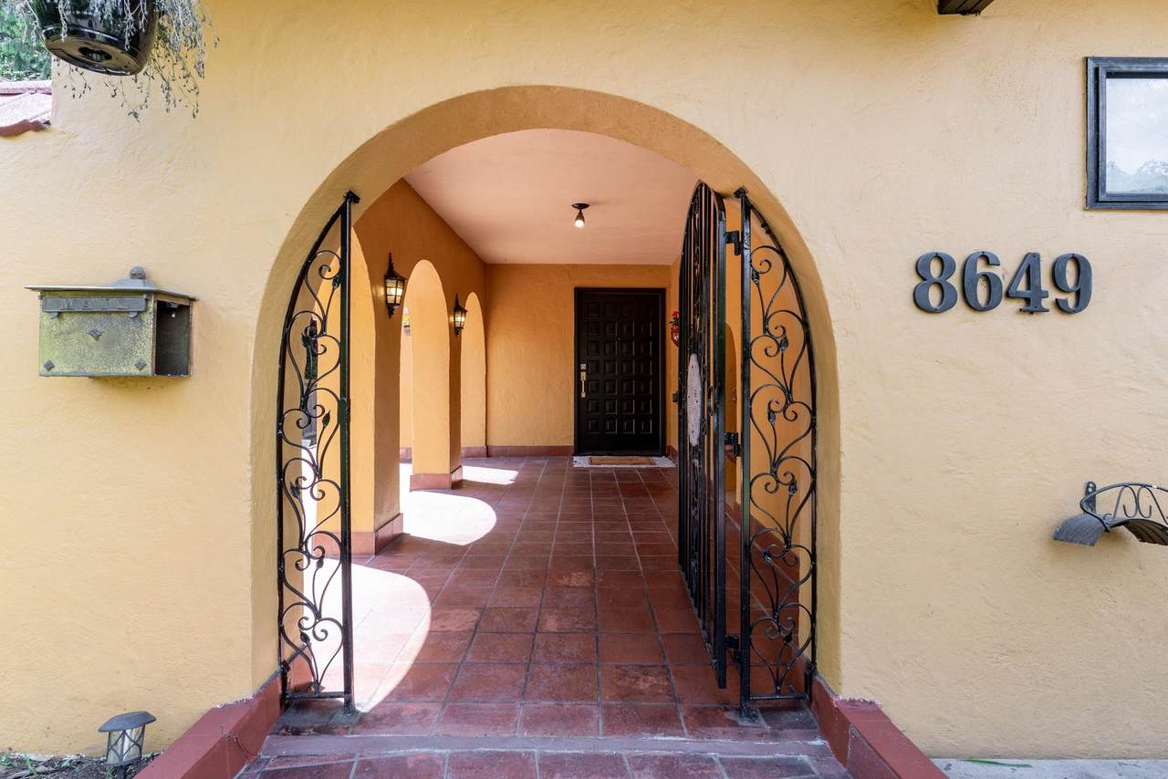 8649 Sunbury Place - Photo 1