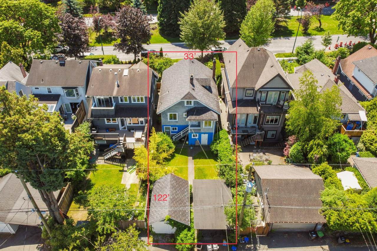 3149 King Edward Avenue - Photo 1