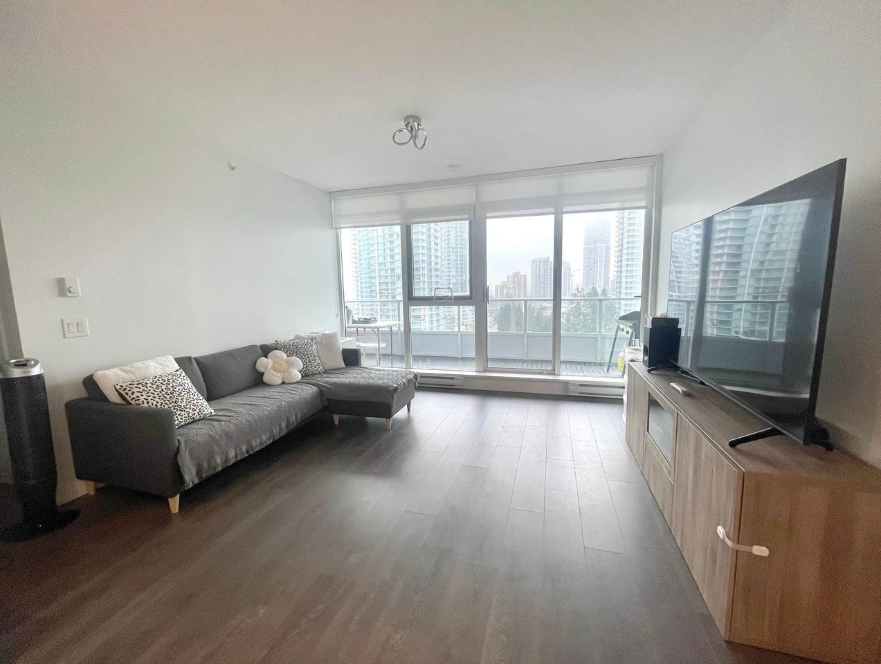 525 Foster Avenue - Photo 1