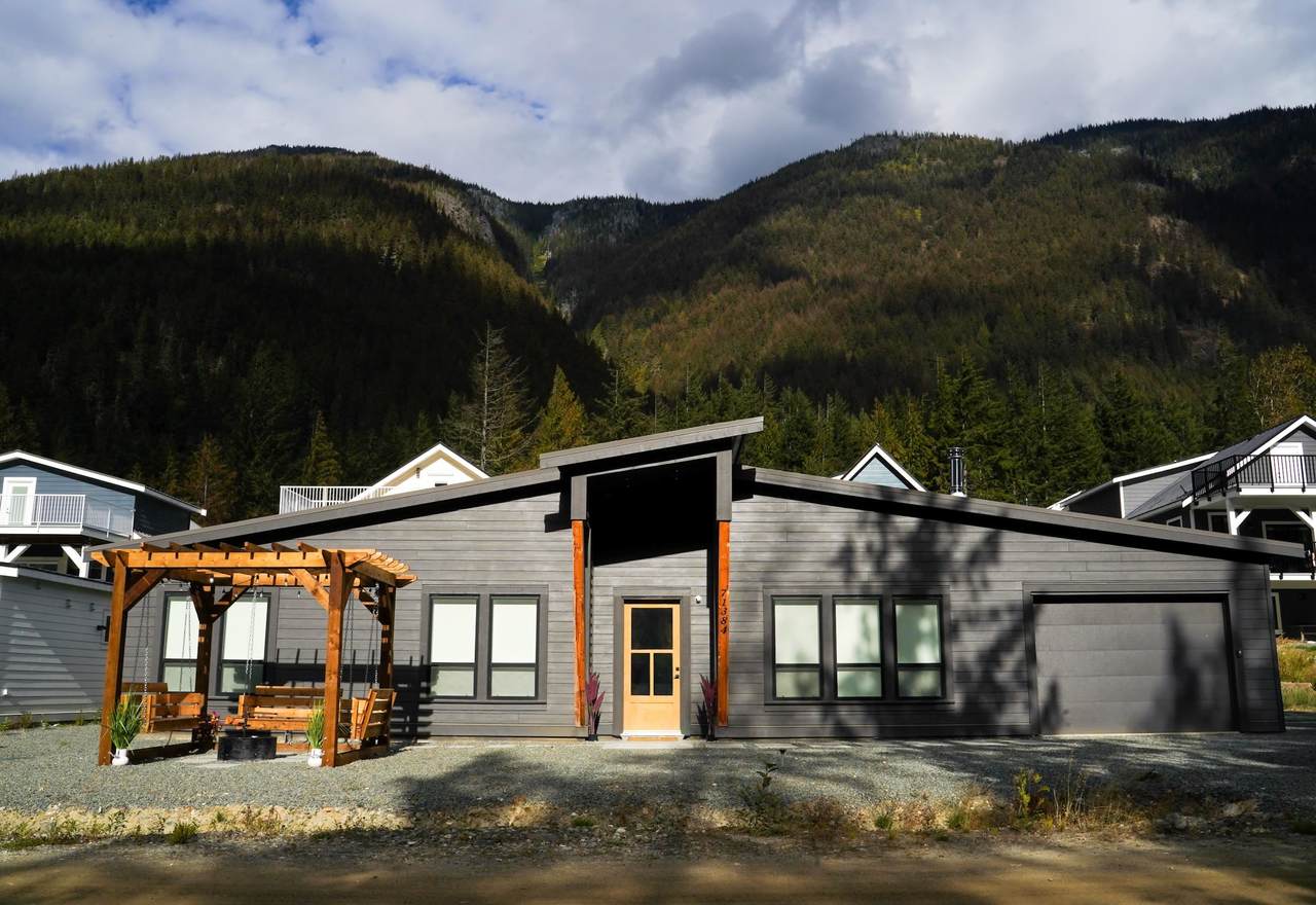 71384 Grove Place - Photo 1