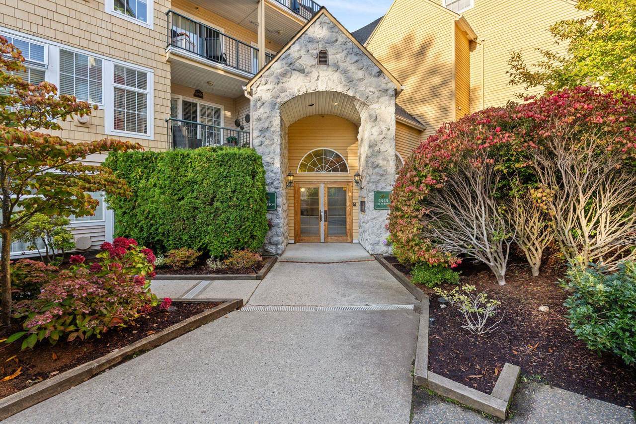 5555 13A Avenue - Photo 1