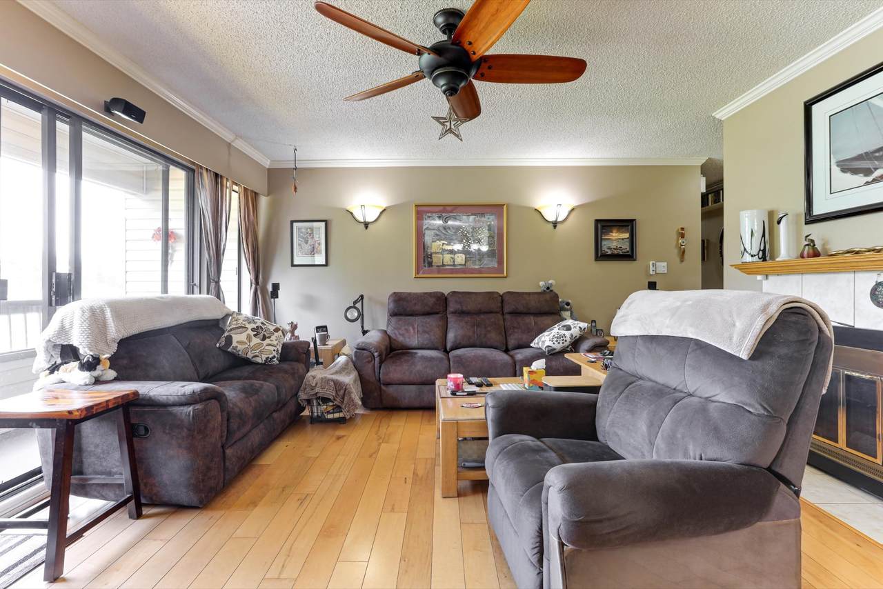 1048 King Albert Avenue - Photo 1