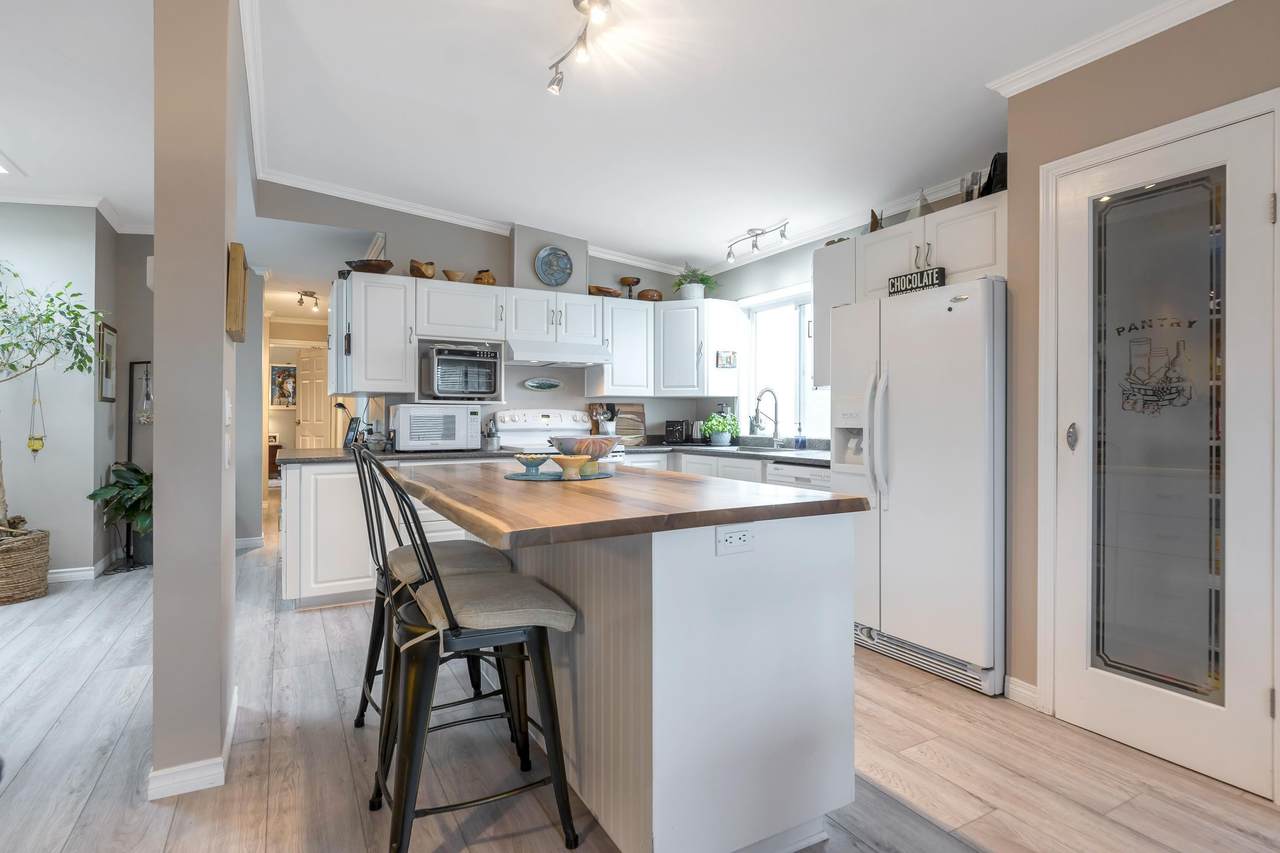 1640 162 Street - Photo 1