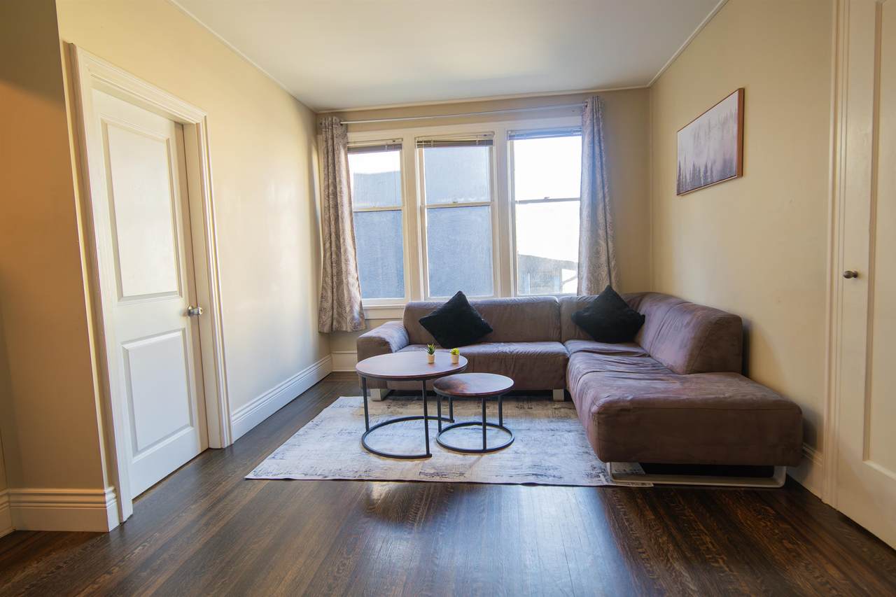 935 Jervis Street - Photo 1