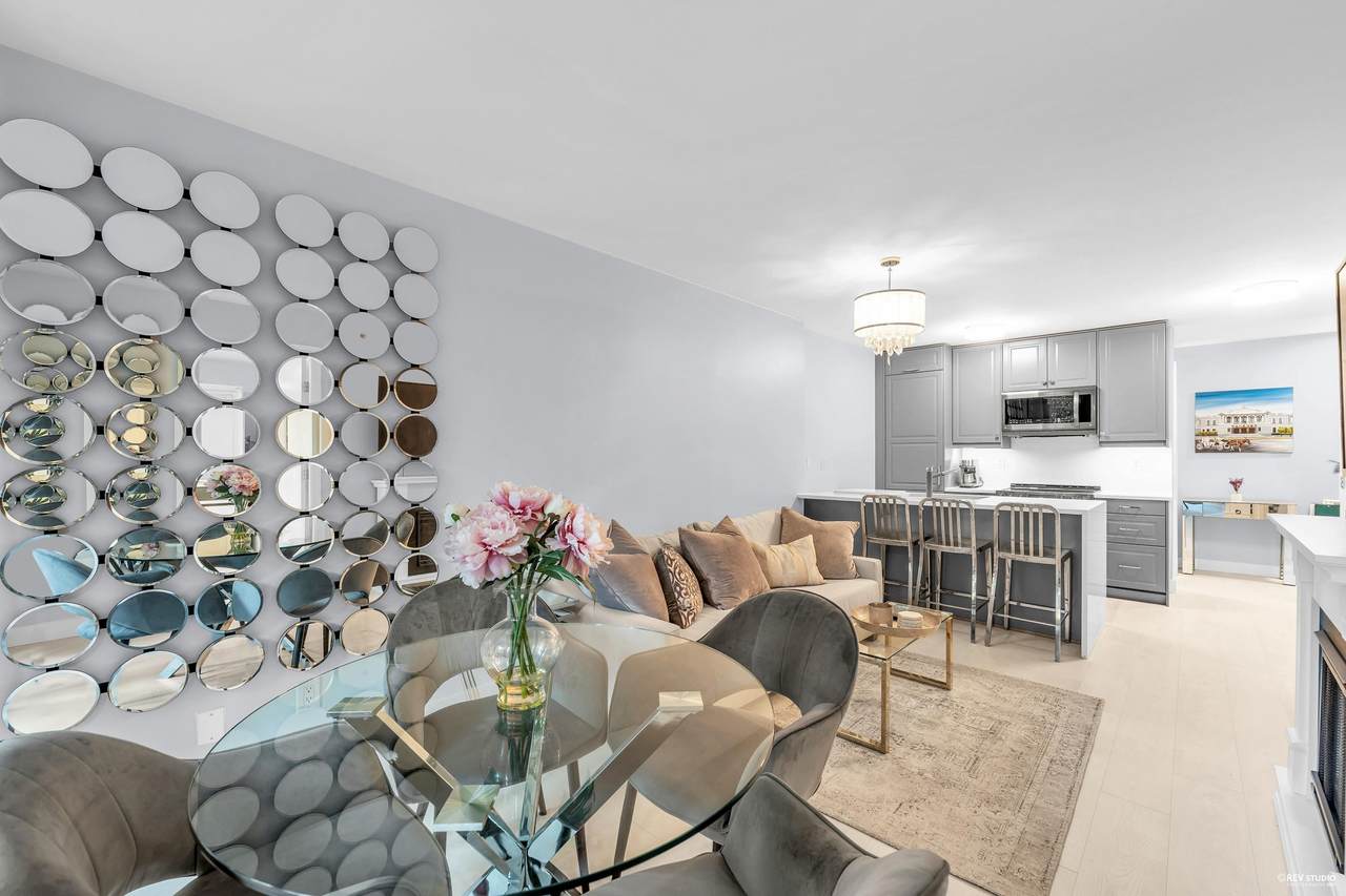 909 Mainland Street - Photo 1
