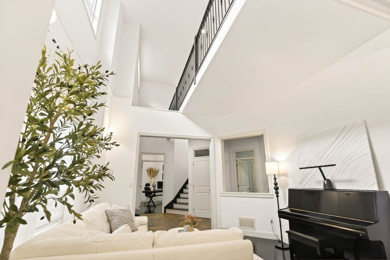 21657 92B Avenue - Photo 1