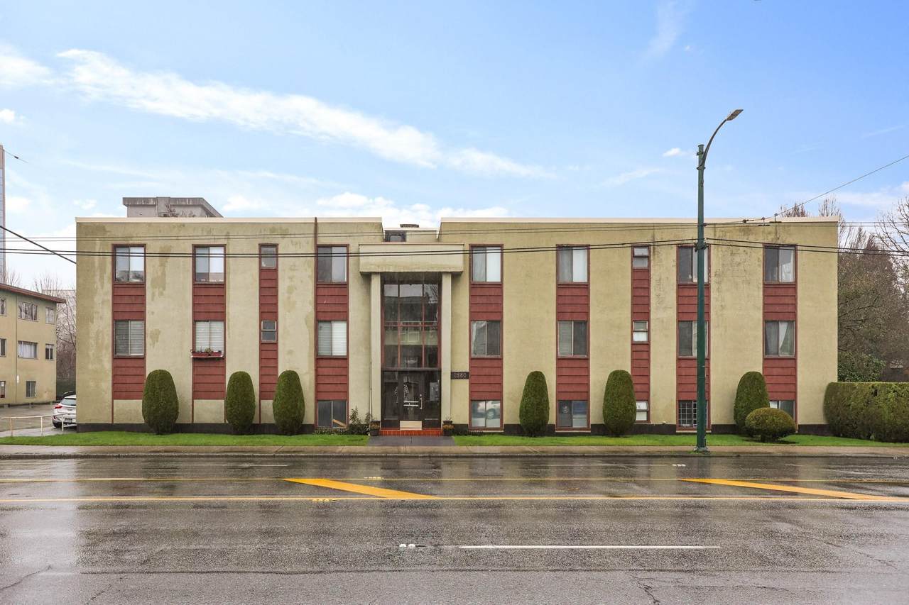 2880 Oak Street - Photo 1