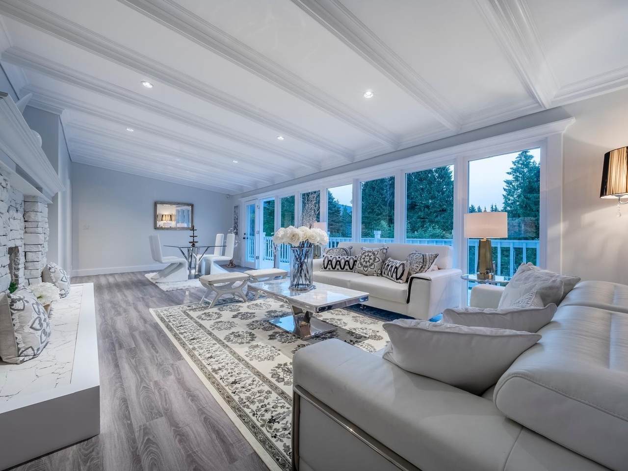 638 King Georges Way - Photo 1