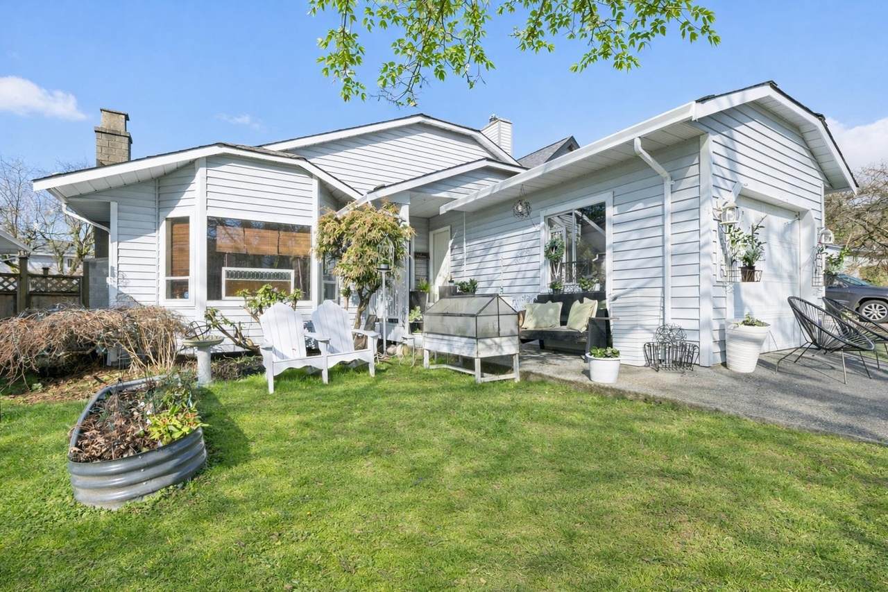 875 Porteau Place - Photo 1