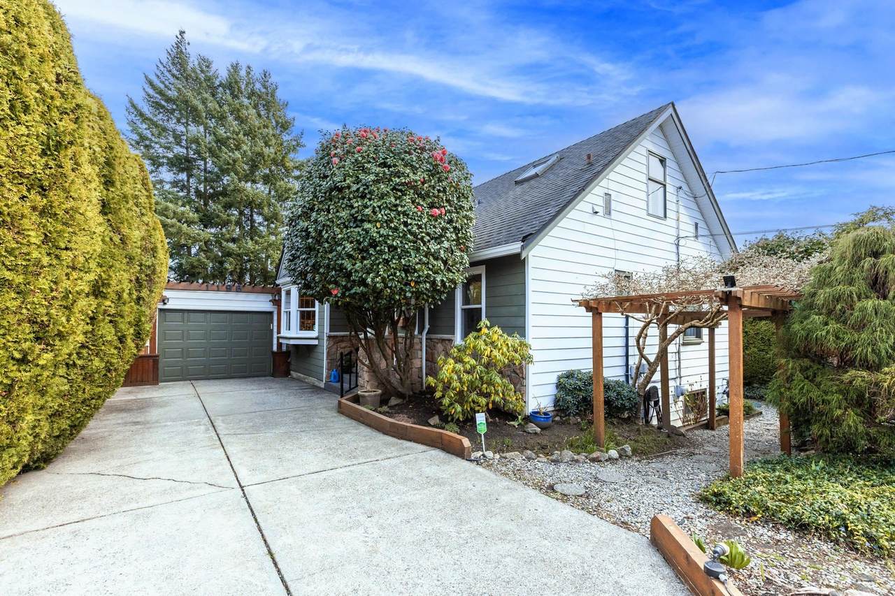 1196 Habgood Street - Photo 1