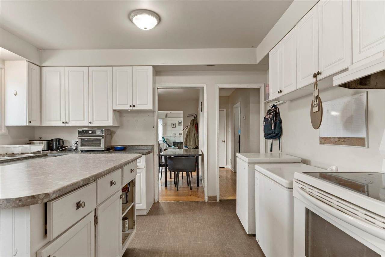 33919 Victory Boulevard - Photo 1