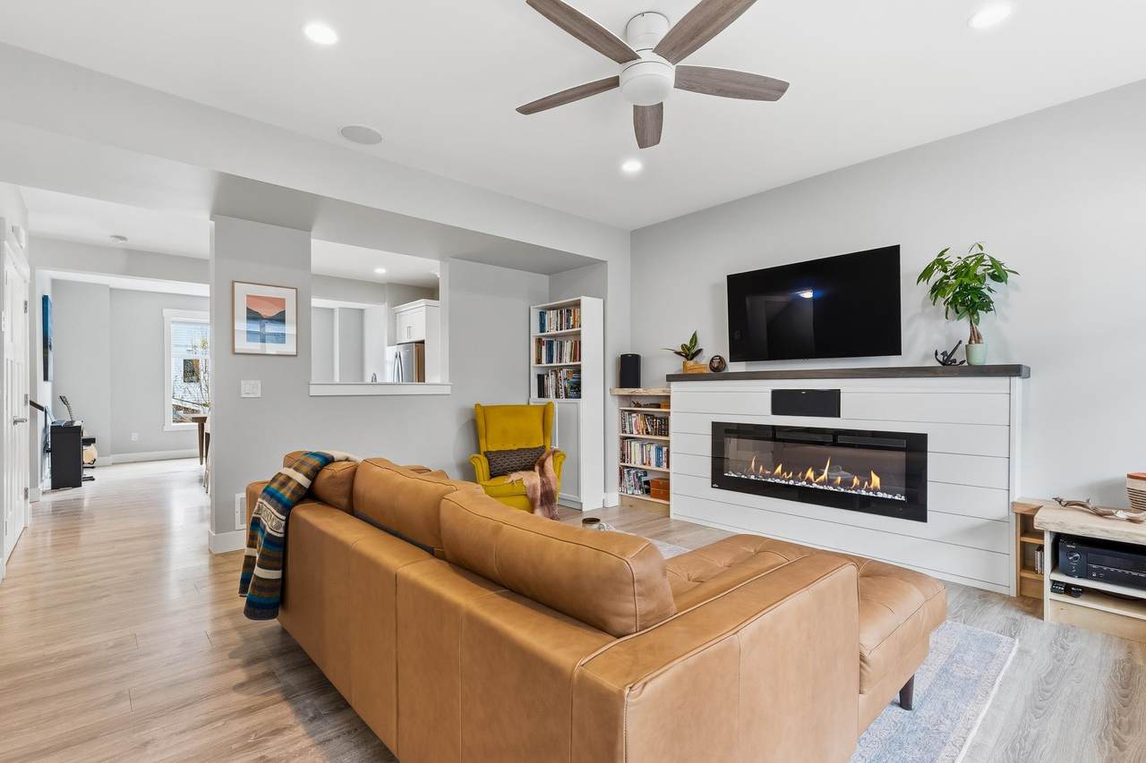 386 Pine Avenue - Photo 1